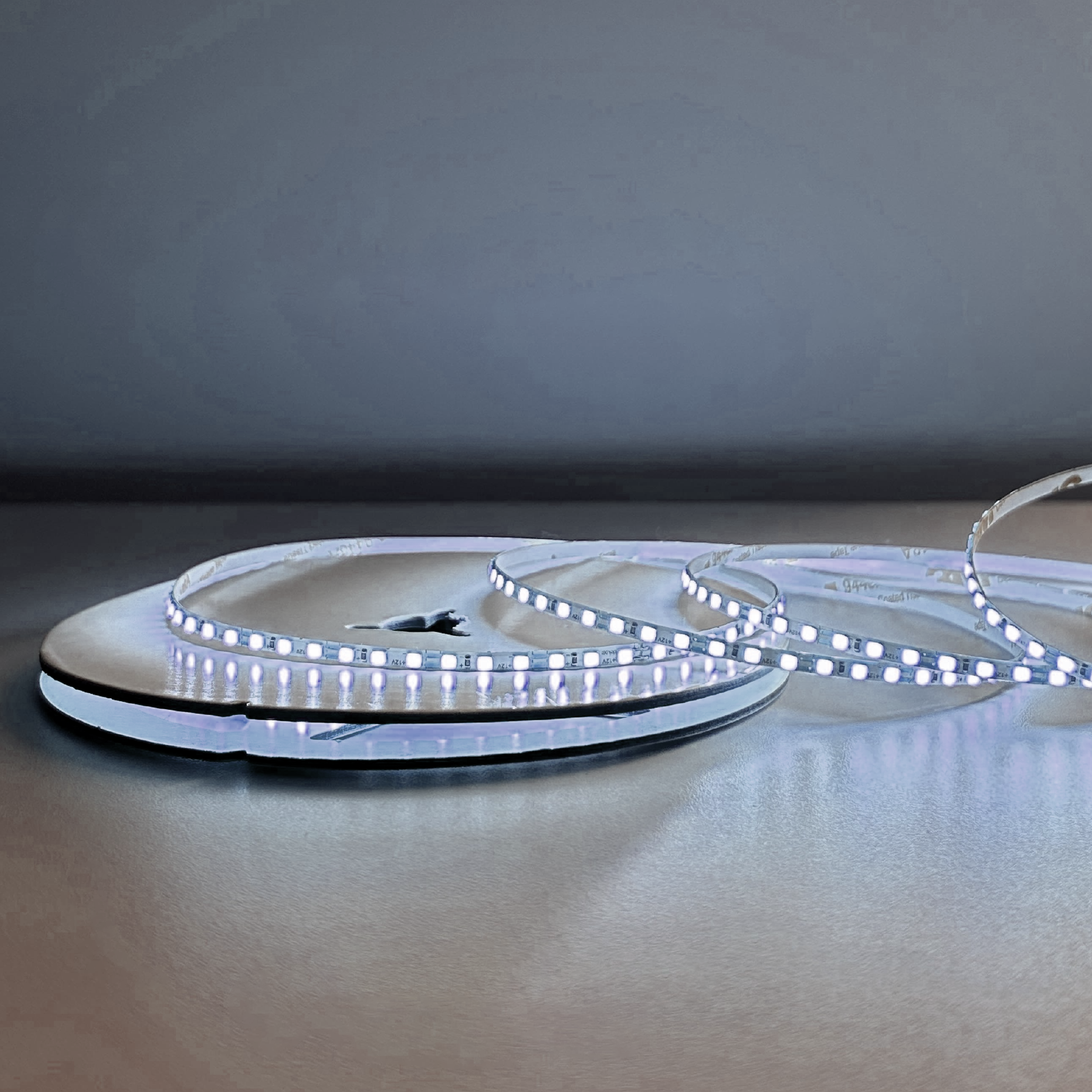 Fita Led Celeste 5m Slim 8w 6500k Branco Frio 12v Alut